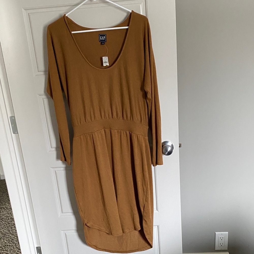 GAP Long Sleeve Scoop Neck Dress in Camel Brown